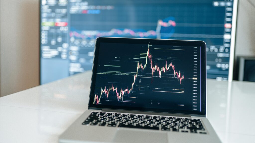 Dashboard showing verified forex signal performance, win rate, and drawdown